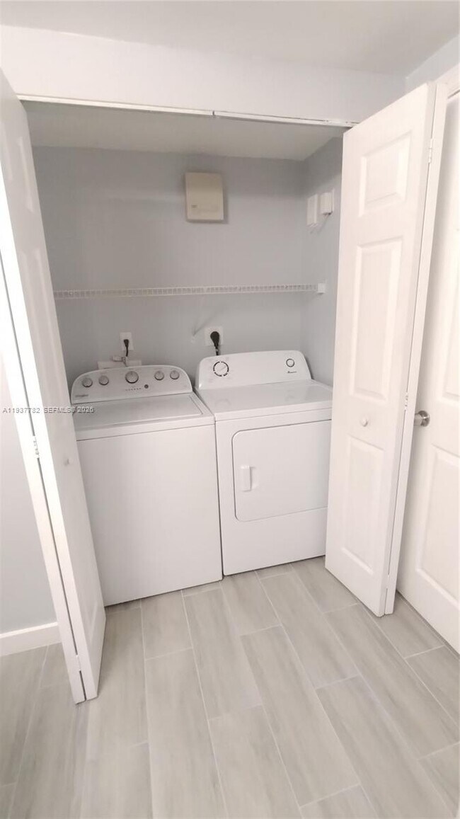 Building Photo - 2120 W Preserve Way