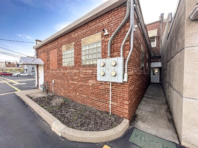 Building Photo - 519 S Main St