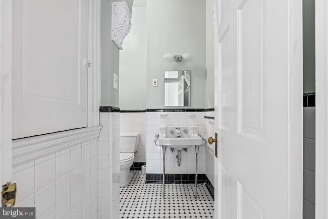 Building Photo - 2444 Eutaw Pl