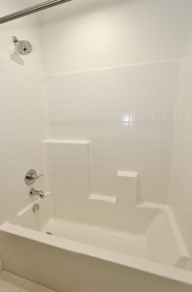 Building Photo - Immaculate Townhouse w/2-Car Garage
