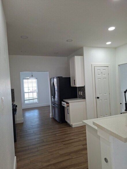 Building Photo - 8311 Caraway Lake Cir