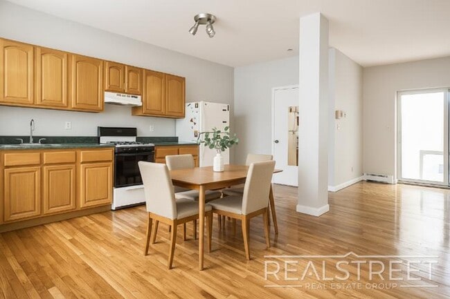 Building Photo - 41 S 5th St