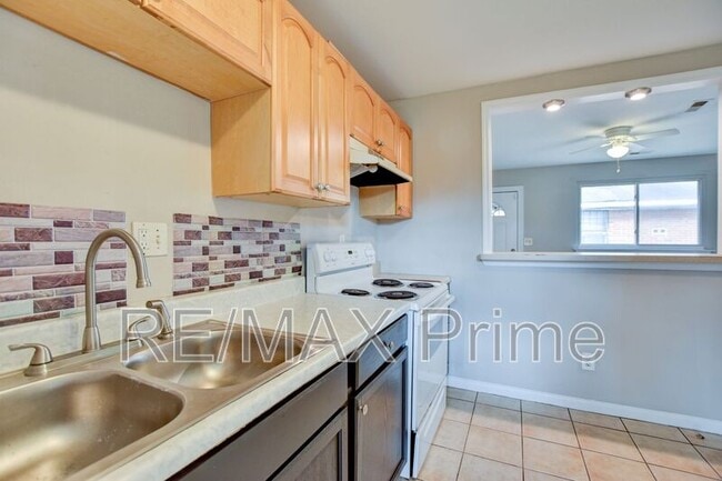 Building Photo - 511 Stafford St