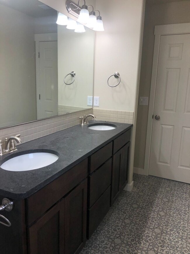 Building Photo - 3 Bed 2 bath Home for Rent!