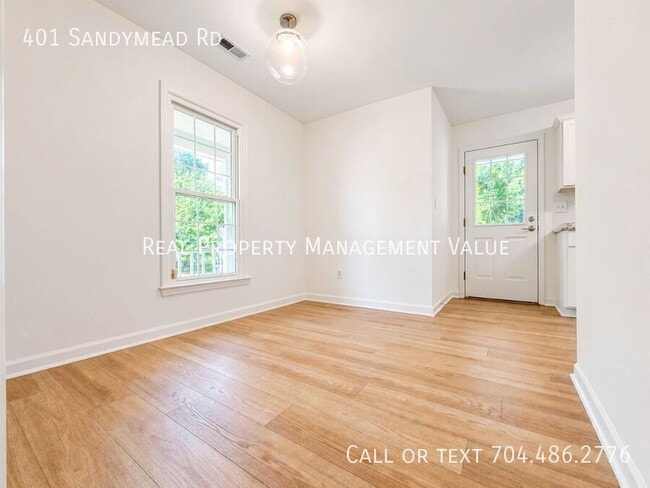 Building Photo - 401 Sandymead Rd