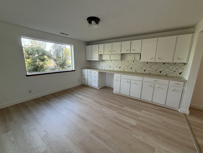 Building Photo - 3257 Halverson Ave