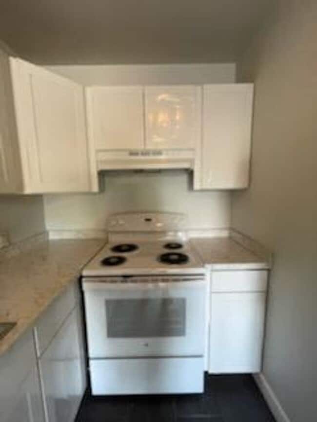 Building Photo - 246 White Bridge Pike