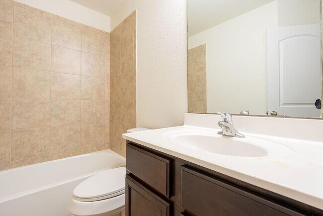 Building Photo - 22538 Cloverland Field Dr