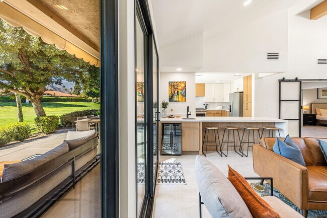 Building Photo - 179 Gran Via