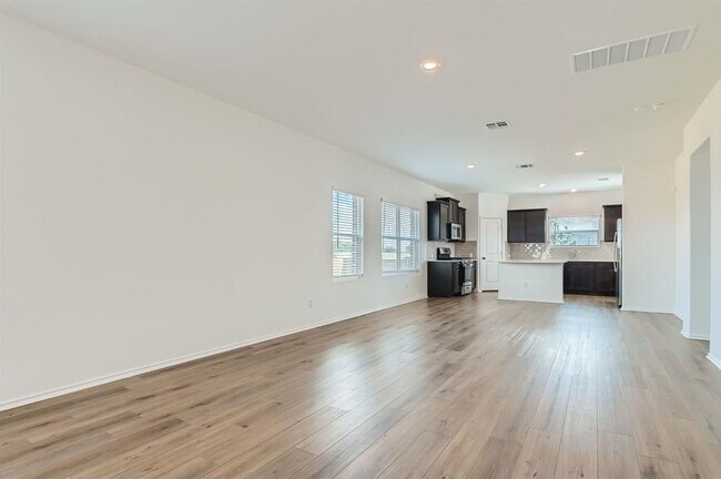 Building Photo - 310 Milliner Lp