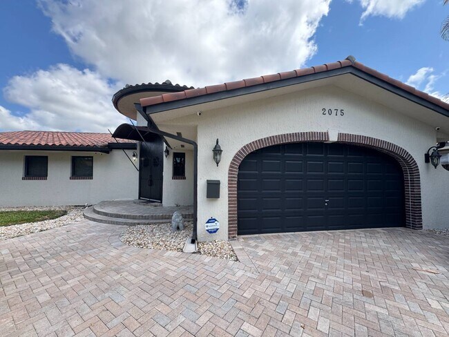 Building Photo - 2075 Ixora Rd
