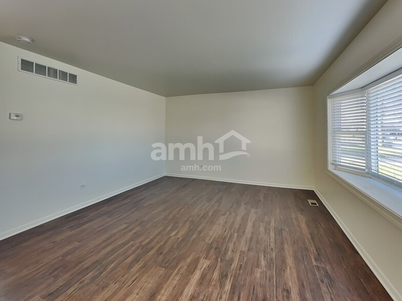 Building Photo - 2512 Labrecque Dr