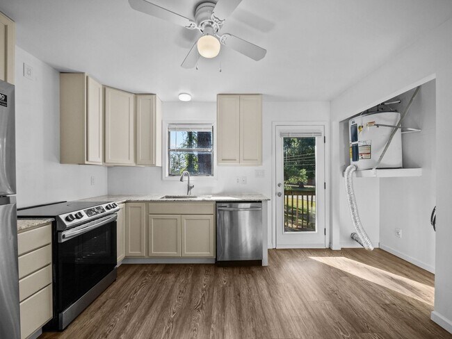 Building Photo - 110 Ravenwood Dr