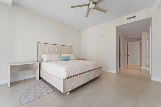 Building Photo - 3100 N Ocean Dr