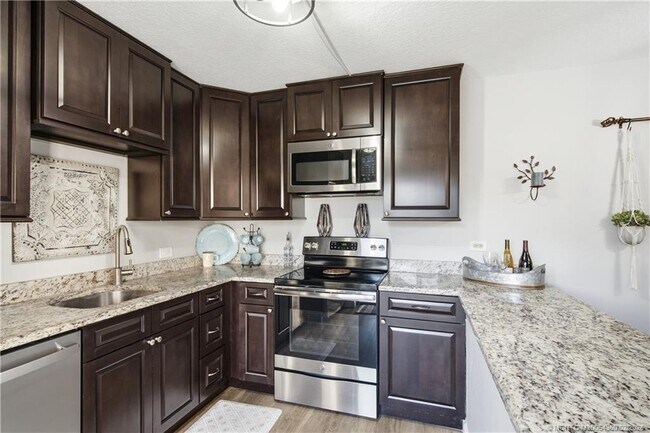 Building Photo - 5982 SE Riverboat Dr