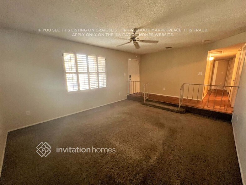 Building Photo - 3241 E Sunnyside Dr