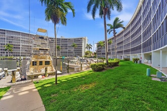 Building Photo - 1427 E Hillsboro Blvd