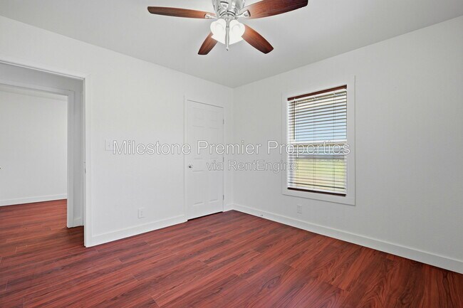 Building Photo - 1107 W Hanna St