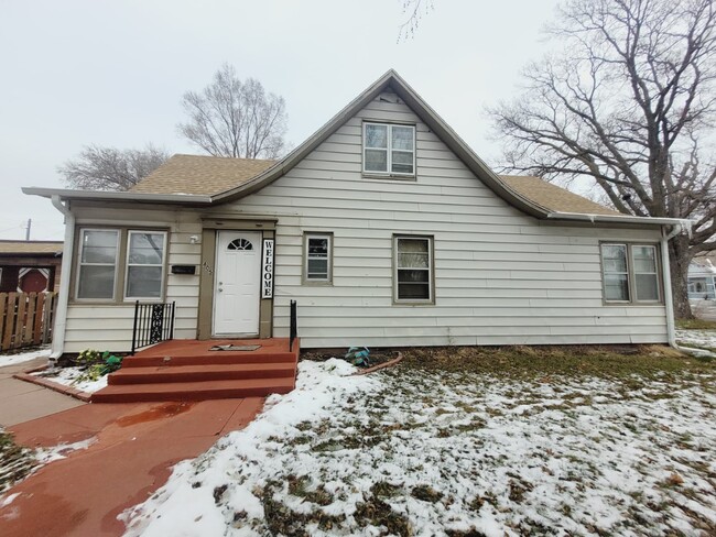 Building Photo - 405 N Greenwich St