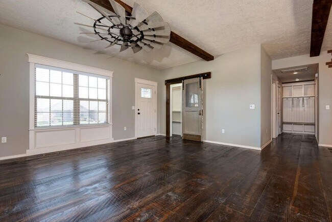 Building Photo - Republic Schools - Gorgeous 3 Bed 2 Bath 3 Car Garage For Rent!