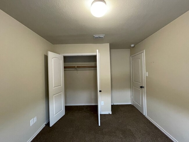 Building Photo - Townhome for rent