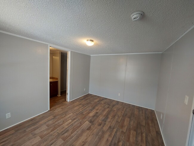 Building Photo - 56 Castings Rd