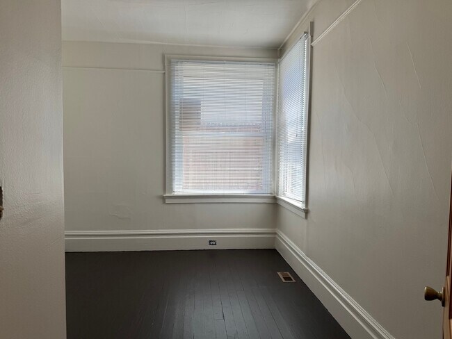 Building Photo - 947 Irving St