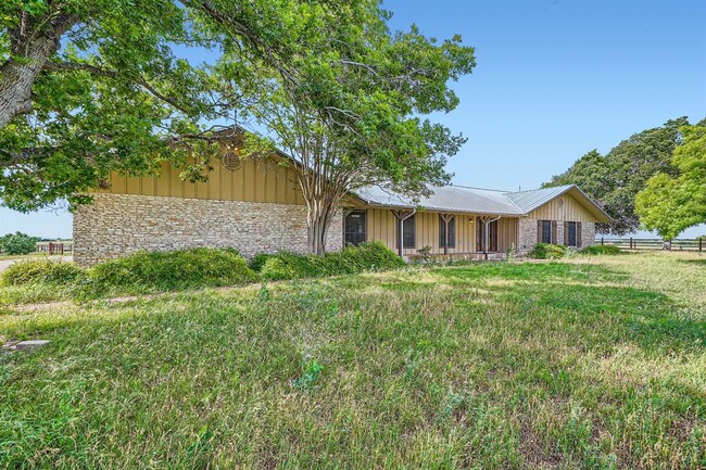 Building Photo - 1850 Co Rd 105