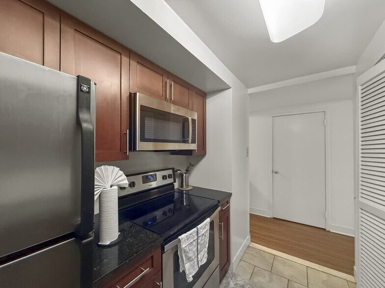 Building Photo - 111-23 N 15th St