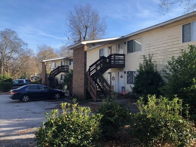 Building Photo - 15 Woodland Ct.