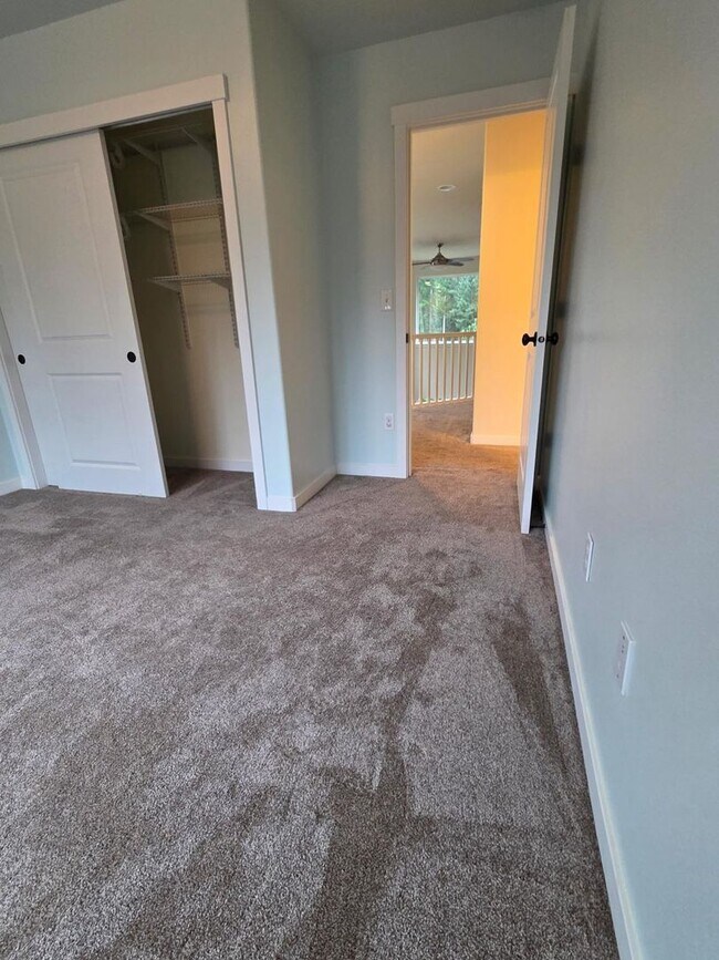 Building Photo - Beautiful 3-Bed Home with Private Yard and Modern Upgrades