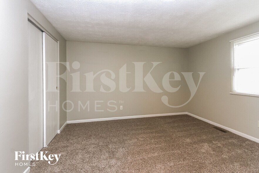 Building Photo - 5717 Hacienda Ct