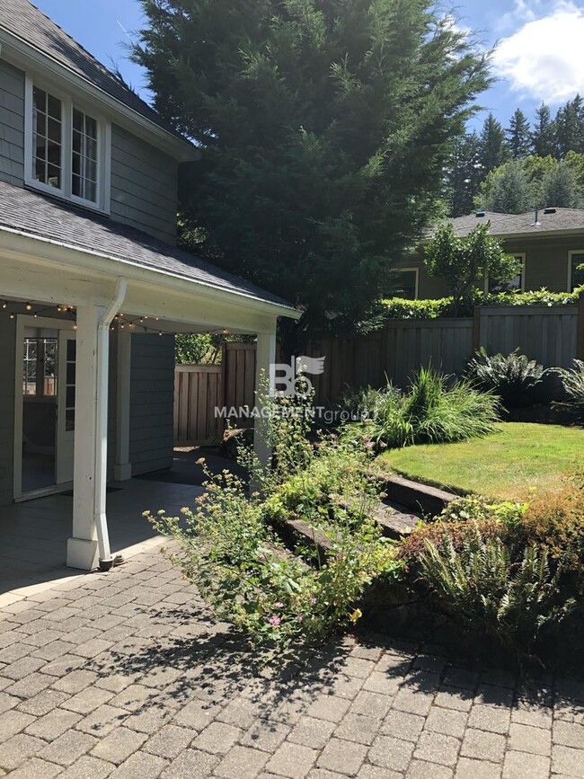Building Photo - Portland Heights- Beautiful Home loaded with Character & Charm-Updated Kitchen- Spacious Yard