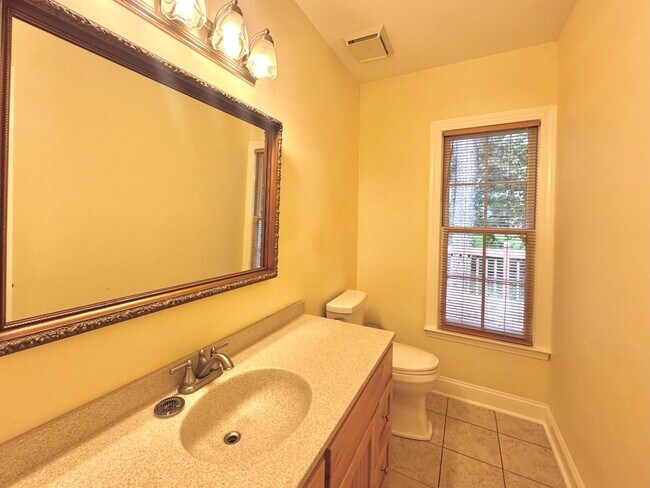 Building Photo - 4 Bed | 2.5 Bath House in Chapel Hill