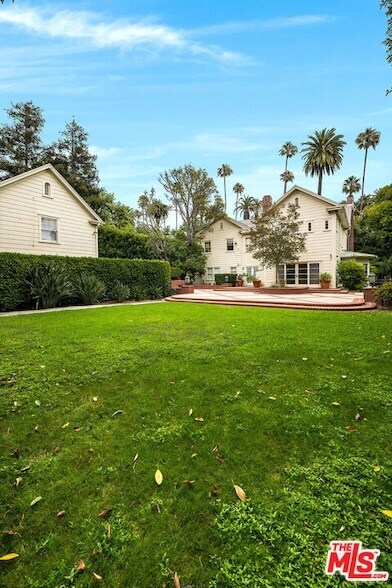 Building Photo - 809 N Bedford Dr