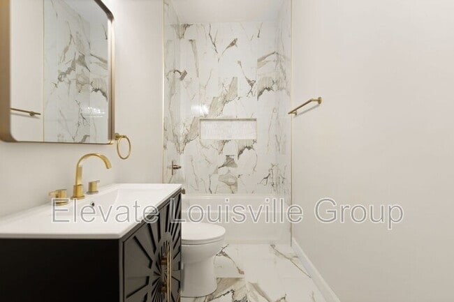 Building Photo - 825 E Chestnut St