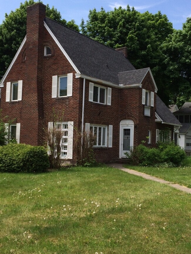 Primary Photo - Charming, Classic 3 BR Brick Close to LeMo...