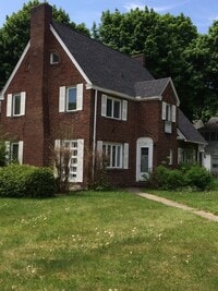 Building Photo - Charming, Classic 3 BR Brick Close to LeMoyne in Nice Neighborhood