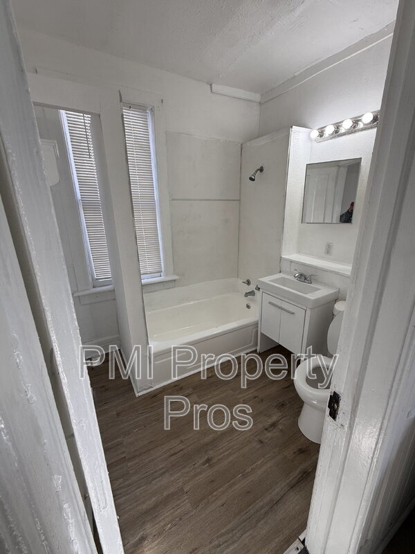 Building Photo - 2630 N 24th Pl