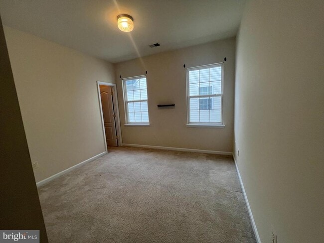 Building Photo - 12 Rivers Edge Terrace