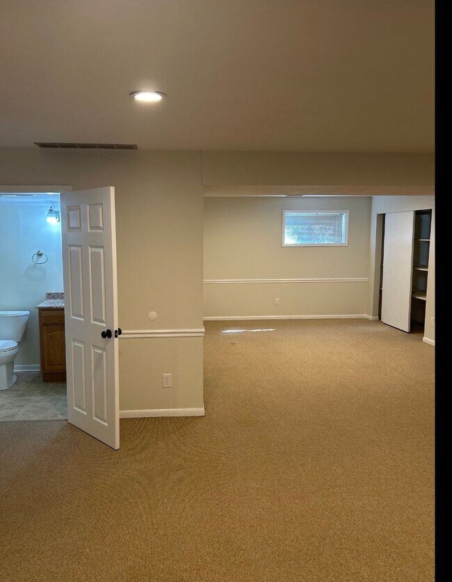 Building Photo - 1130 Heathshire Dr