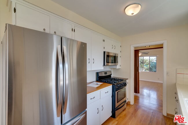 Building Photo - 214 Bellino Dr
