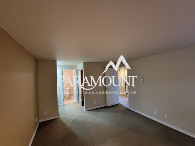 Building Photo - 2 Bedroom Condo !!!!!