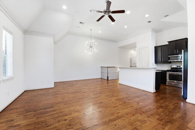 Building Photo - Awesome Two Story town home located in the heart of the city!