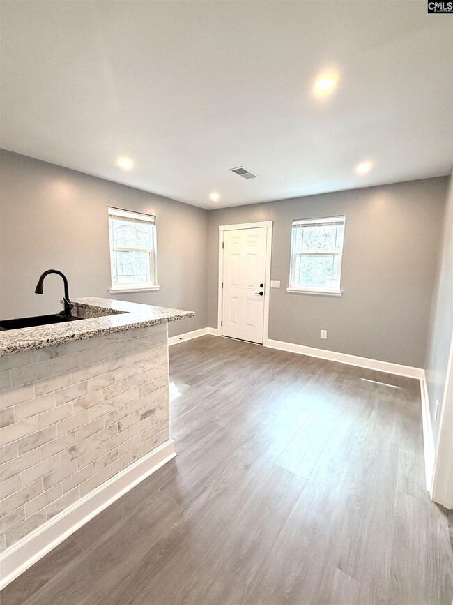 Building Photo - 1324 Lyon St