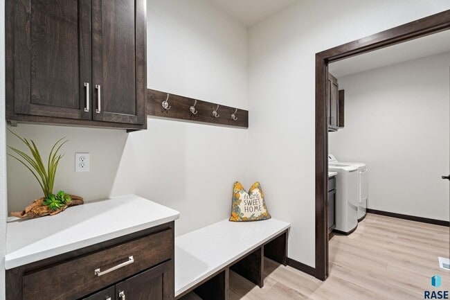 Building Photo - 1107 S Foss Ave