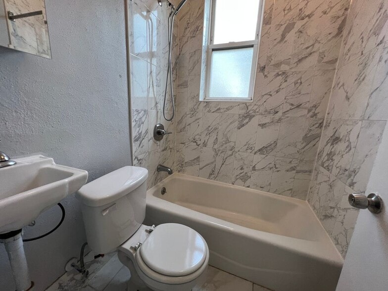 Building Photo - 432 New York Ave