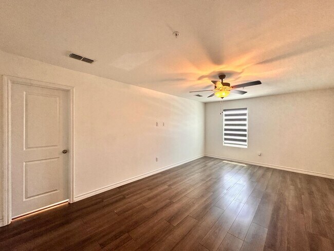 Building Photo - 9913 Kaspar Dr