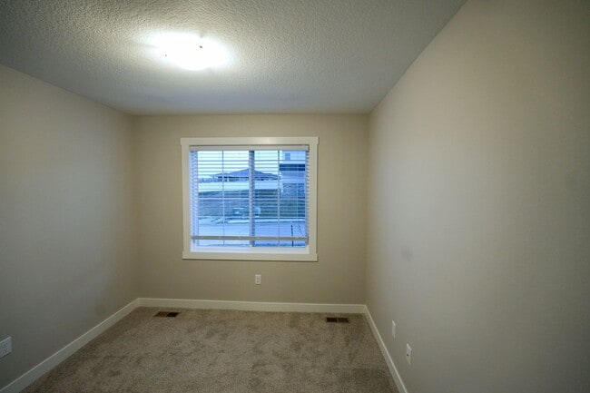 Building Photo - Beautiful 3 Bed Ranch Home w/ fully finish...