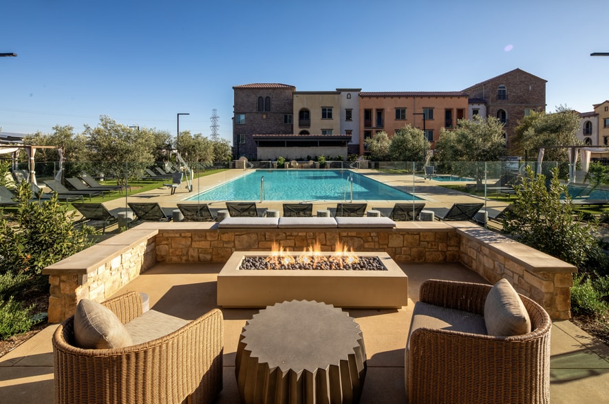 Building Photo - Vasari at Ventana